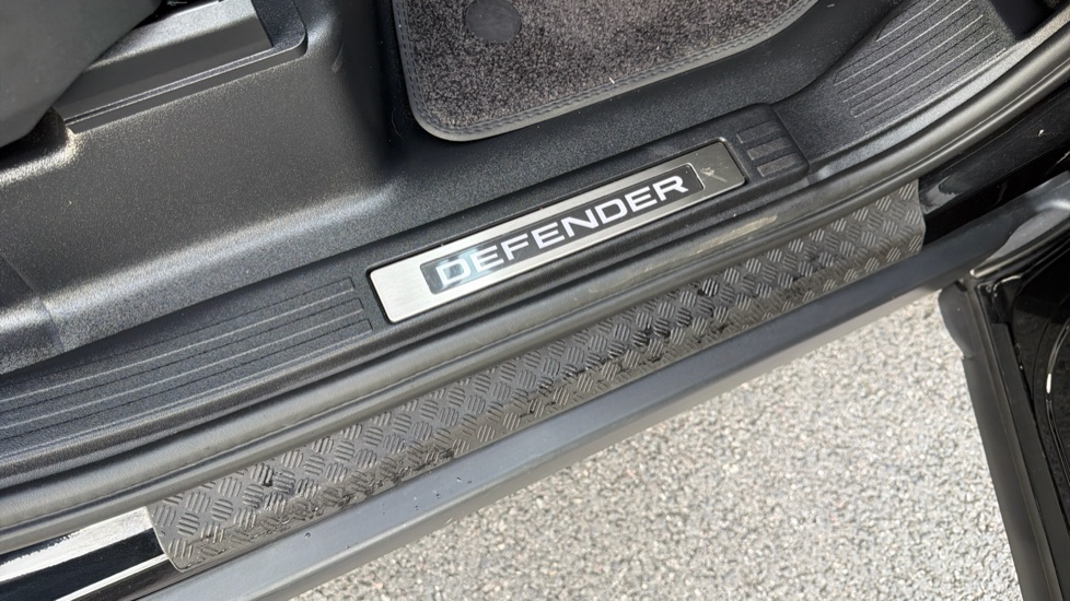 Land Rover Defender 3.0 D250 XS Edition 110 5dr Auto Diesel Estate - Image 48