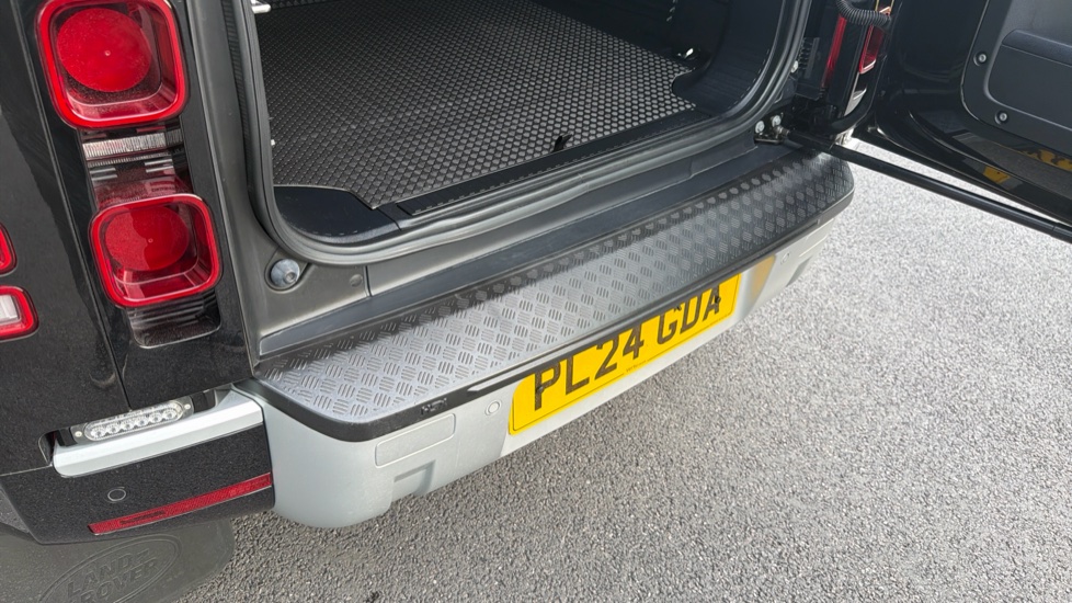 Land Rover Defender 3.0 D250 XS Edition 110 5dr Auto Diesel Estate - Image 55