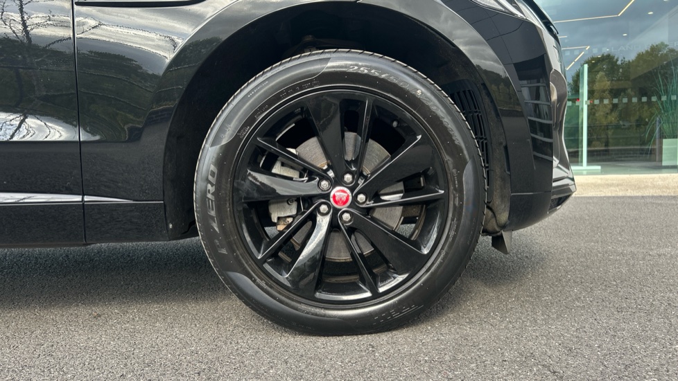 Jaguar F-Pace 2.0 D200 R-Dynamic Black 5dr Auto AWD Diesel Estate - Image 8