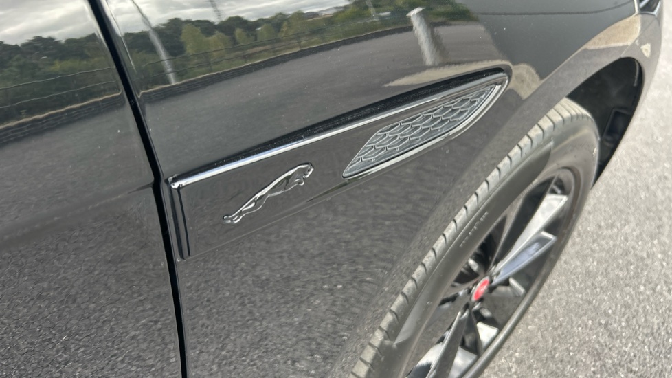 Jaguar F-Pace 2.0 D200 R-Dynamic Black 5dr Auto AWD Diesel Estate - Image 23