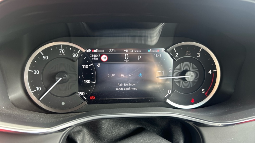 Jaguar F-Pace 2.0 D200 R-Dynamic Black 5dr Auto AWD Diesel Estate - Image 45