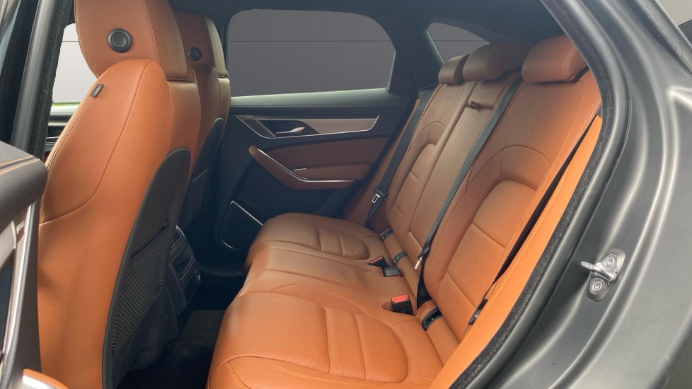 Jaguar F-Pace 2.0 D200 R-Dynamic S 5dr Auto AWD Diesel Estate - Image 4