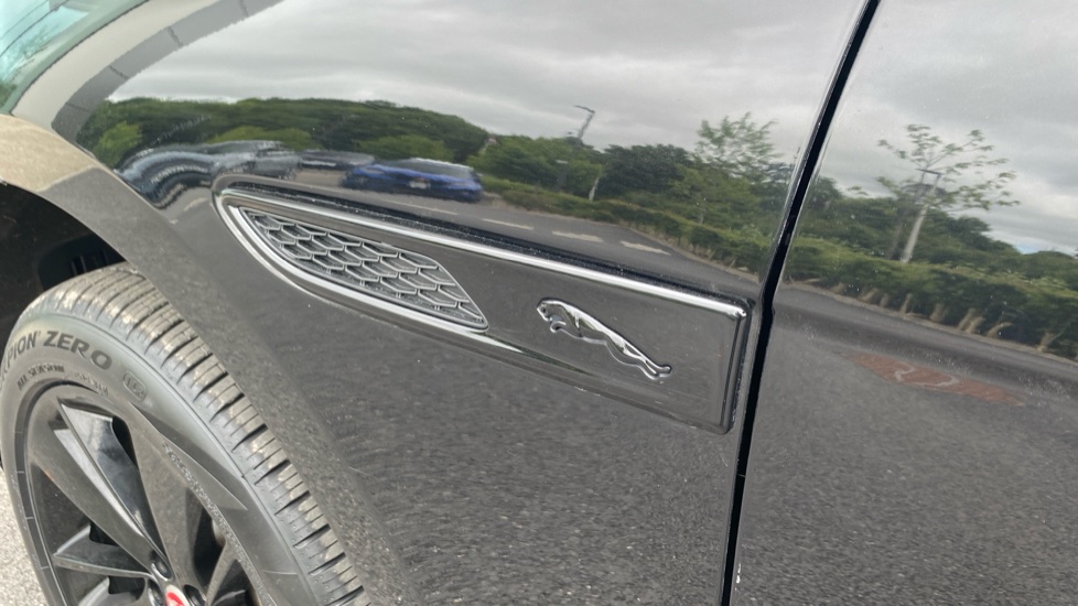 Jaguar F-Pace 2.0 D200 R-Dynamic S 5dr Auto AWD Diesel Estate - Image 35