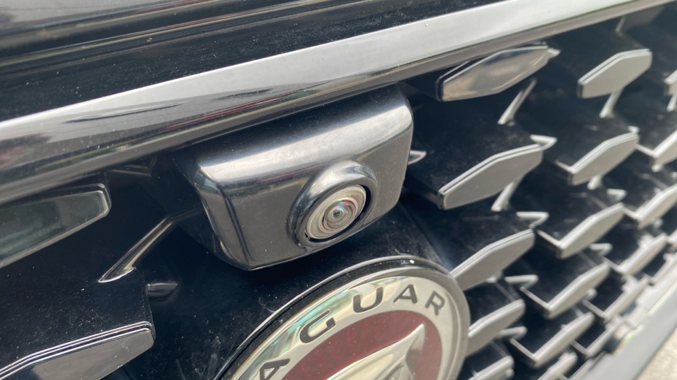 Jaguar F-Pace 2.0 D200 R-Dynamic S 5dr Auto AWD Diesel Estate - Image 37