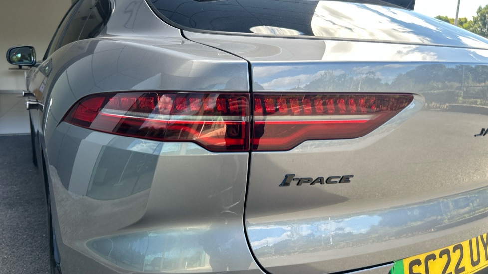 Jaguar I-Pace 294kW EV400 Black 90kWh 5dr Auto [11kW Charger] Electric Estate - Image 19