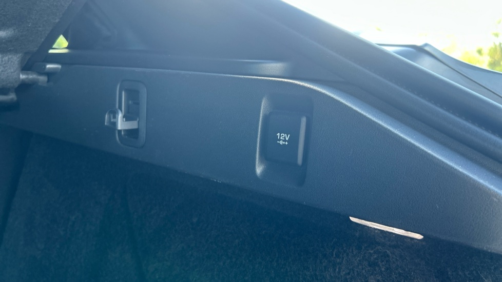 Jaguar I-Pace 294kW EV400 Black 90kWh 5dr Auto [11kW Charger] Electric Estate - Image 32