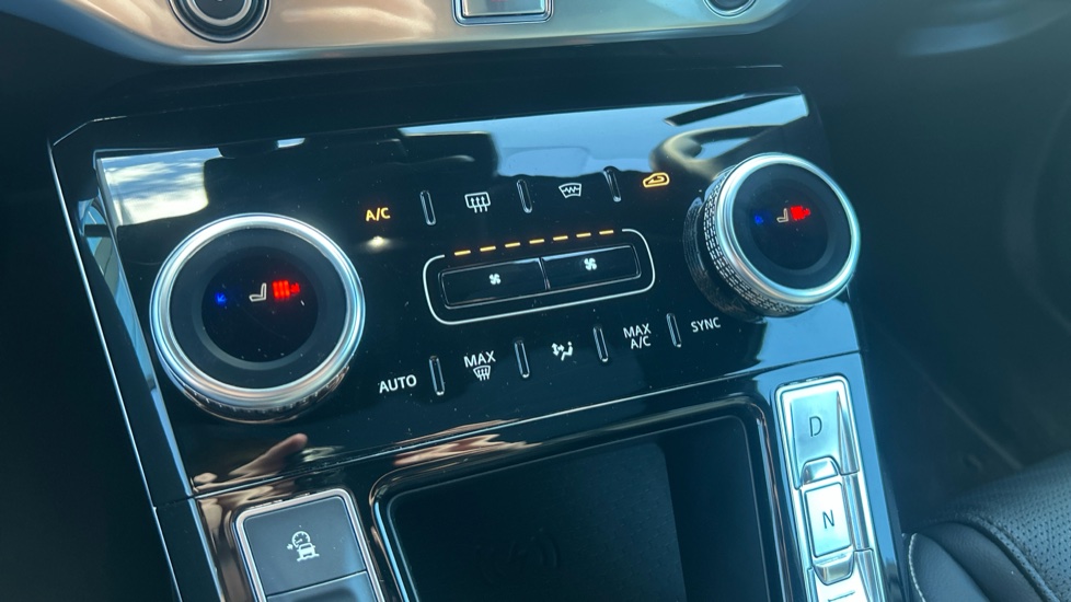 Jaguar I-Pace 294kW EV400 Black 90kWh 5dr Auto [11kW Charger] Electric Estate - Image 41