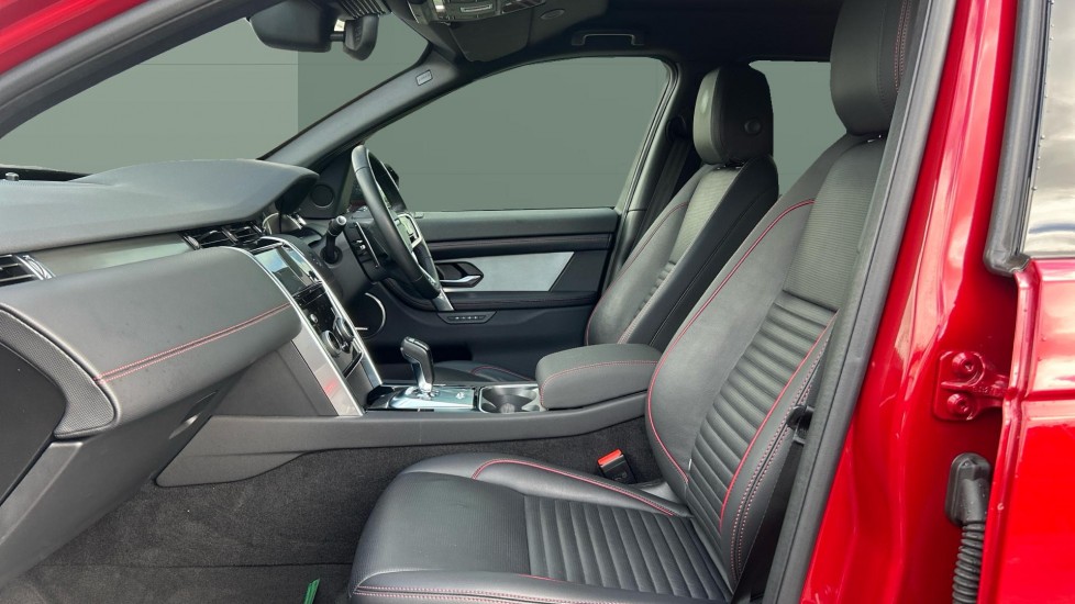 Land Rover Discovery Sport 1.5 P300e R-Dynamic SE 5dr Auto [5 Seat] Station Wagon - Image 3