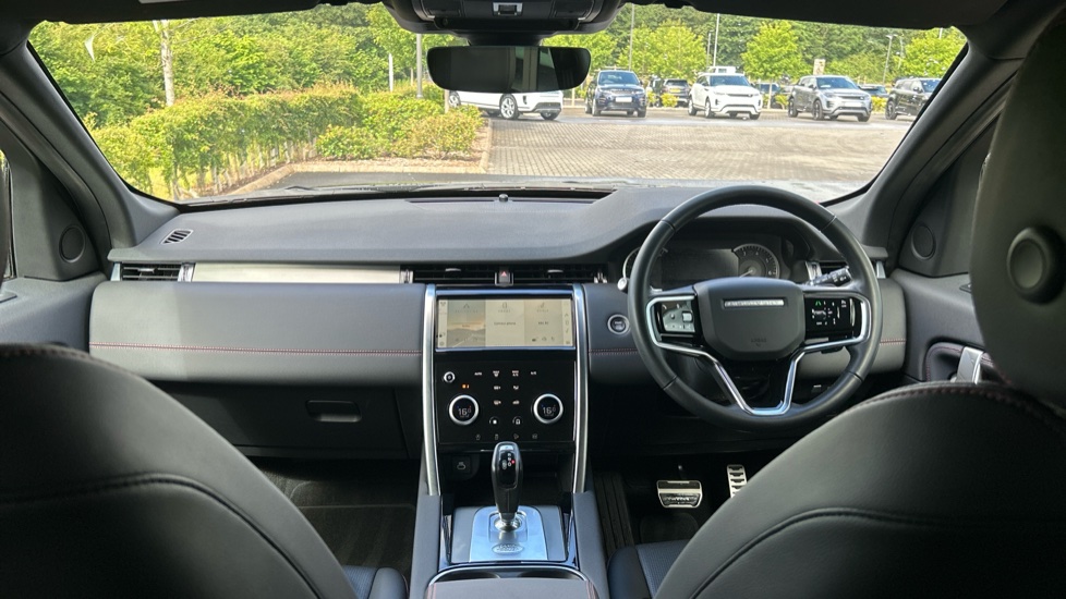 Land Rover Discovery Sport 1.5 P300e R-Dynamic SE 5dr Auto [5 Seat] Station Wagon - Image 9