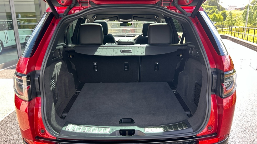 Land Rover Discovery Sport 1.5 P300e R-Dynamic SE 5dr Auto [5 Seat] Station Wagon - Image 10