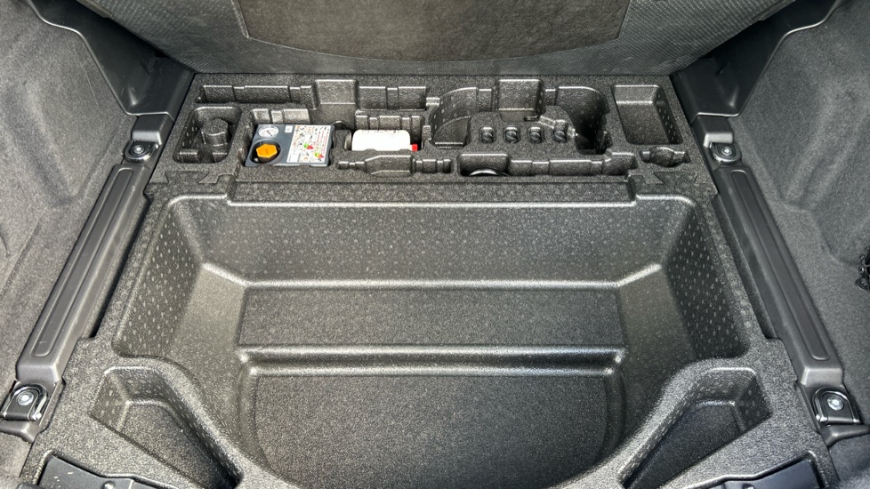 Land Rover Discovery Sport 1.5 P300e R-Dynamic SE 5dr Auto [5 Seat] Station Wagon - Image 30