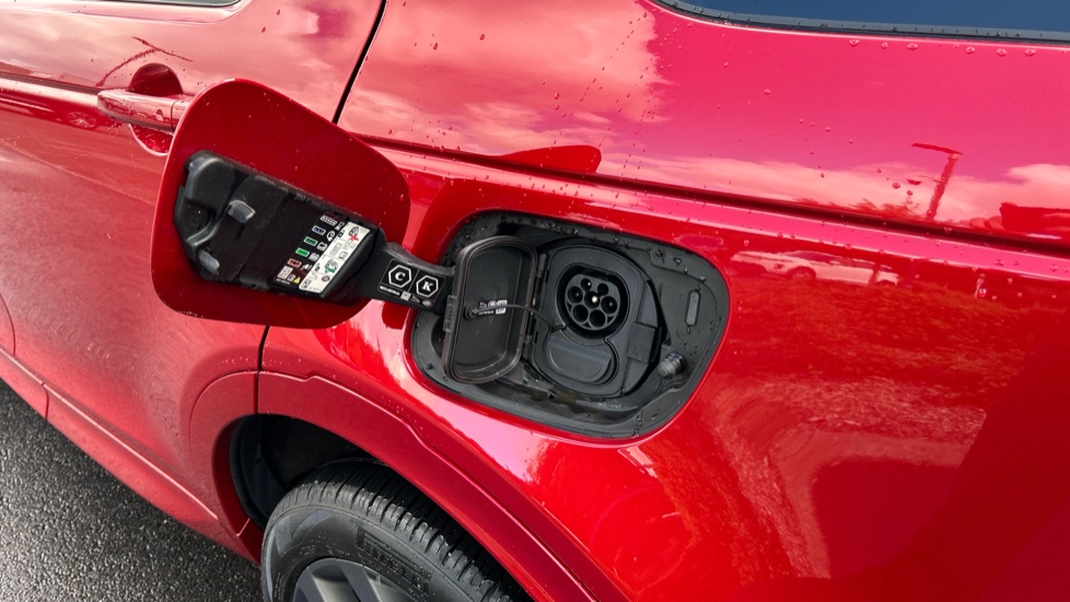 Land Rover Discovery Sport 1.5 P300e R-Dynamic SE 5dr Auto [5 Seat] Station Wagon - Image 31