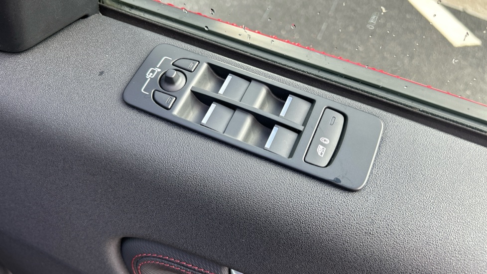 Land Rover Discovery Sport 1.5 P300e R-Dynamic SE 5dr Auto [5 Seat] Station Wagon - Image 37