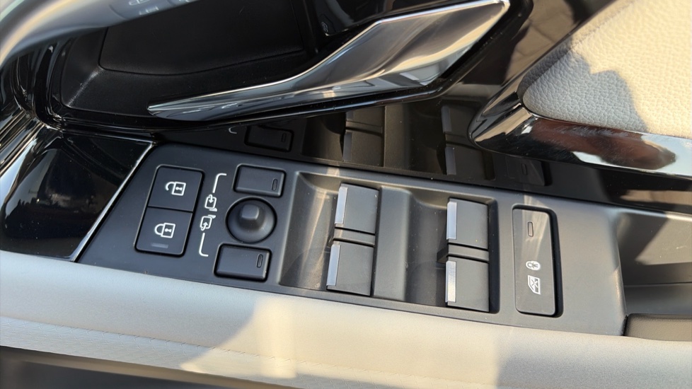 Land Rover Range Rover Evoque 2.0 D200 R-Dynamic S 5dr Auto Diesel Hatchback - Image 36