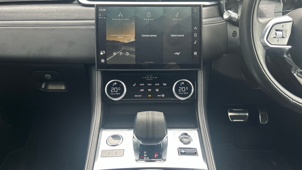 Jaguar F-Pace 2.0 D200 R-Dynamic SE 5dr Auto AWD Diesel Estate - Image 14