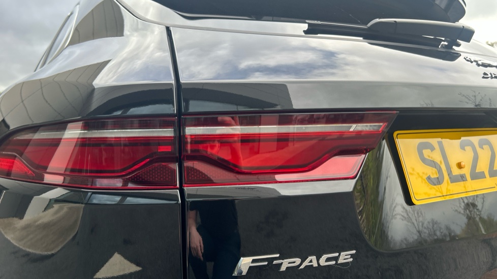 Jaguar F-Pace 2.0 D200 R-Dynamic SE 5dr Auto AWD Diesel Estate - Image 19