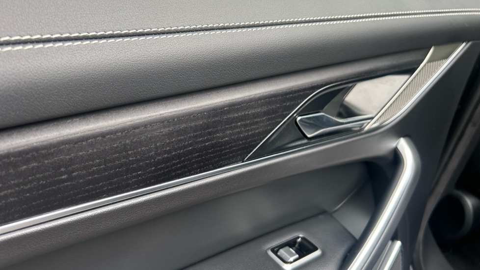 Jaguar F-Pace 2.0 D200 R-Dynamic SE 5dr Auto AWD Diesel Estate - Image 37