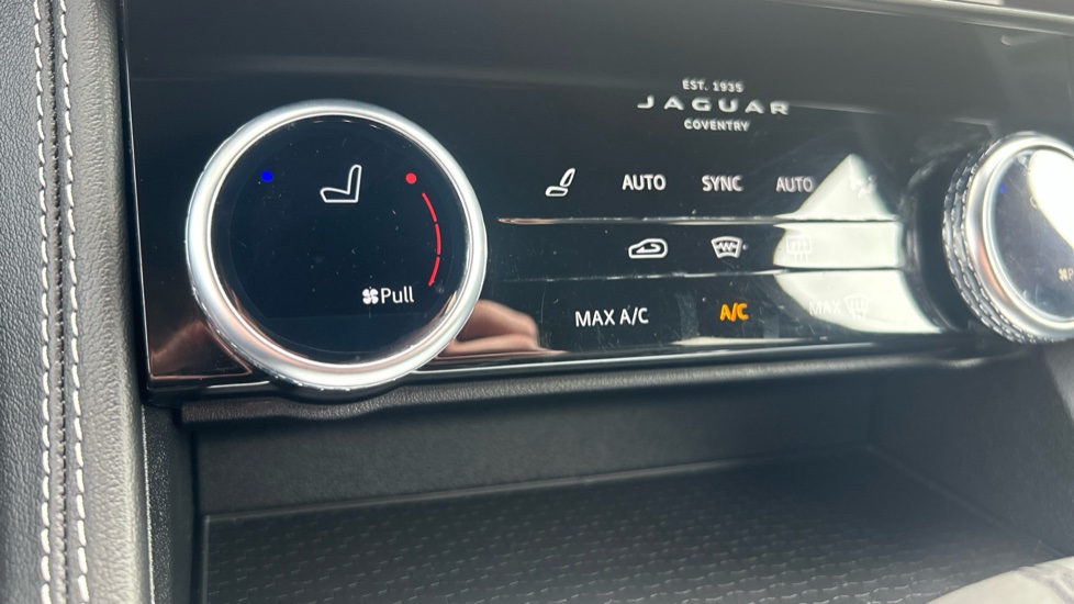 Jaguar F-Pace 2.0 D200 R-Dynamic SE 5dr Auto AWD Diesel Estate - Image 43