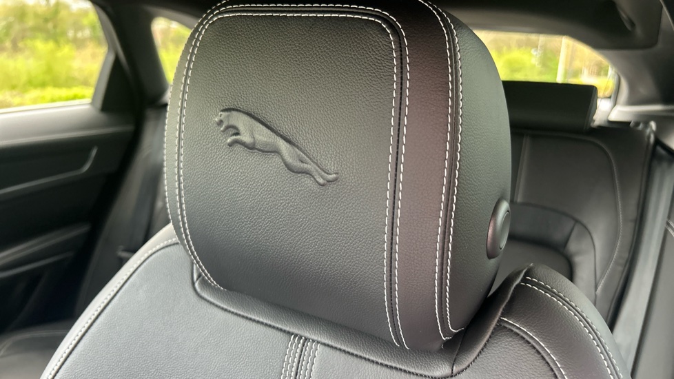 Jaguar F-Pace 2.0 D200 R-Dynamic SE 5dr Auto AWD Diesel Estate - Image 47