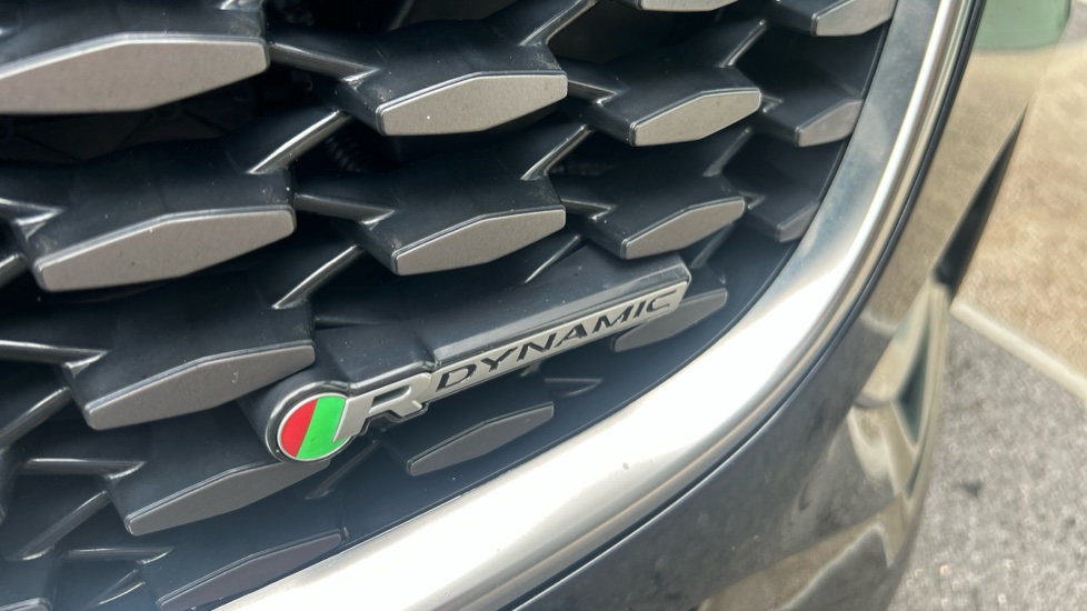 Jaguar F-Pace 2.0 D200 R-Dynamic SE 5dr Auto AWD Diesel Estate - Image 49