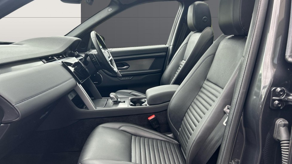 Land Rover Discovery Sport 2.0 D200 Dynamic SE 5dr Auto [7 Seat] Diesel Station Wagon - Image 3