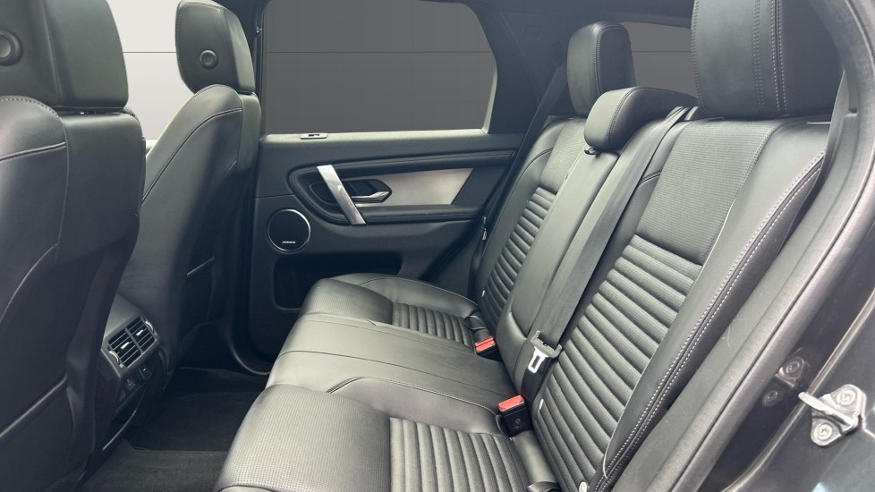 Land Rover Discovery Sport 2.0 D200 Dynamic SE 5dr Auto [7 Seat] Diesel Station Wagon - Image 4