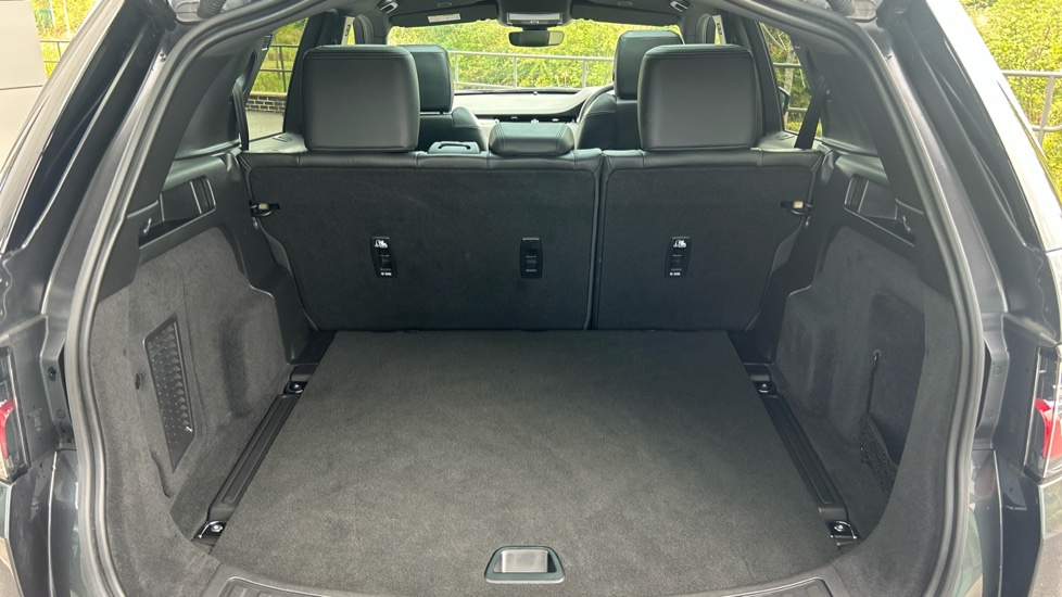 Land Rover Discovery Sport 2.0 D200 Dynamic SE 5dr Auto [7 Seat] Diesel Station Wagon - Image 10