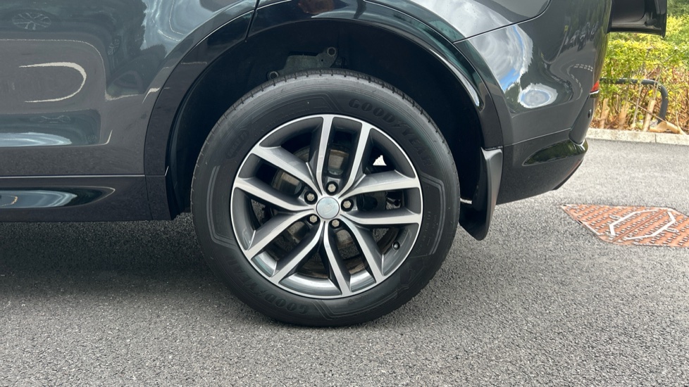 Land Rover Discovery Sport 2.0 D200 Dynamic SE 5dr Auto [7 Seat] Diesel Station Wagon - Image 30