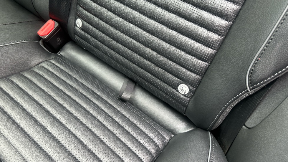 Land Rover Discovery Sport 2.0 D200 Dynamic SE 5dr Auto [7 Seat] Diesel Station Wagon - Image 32