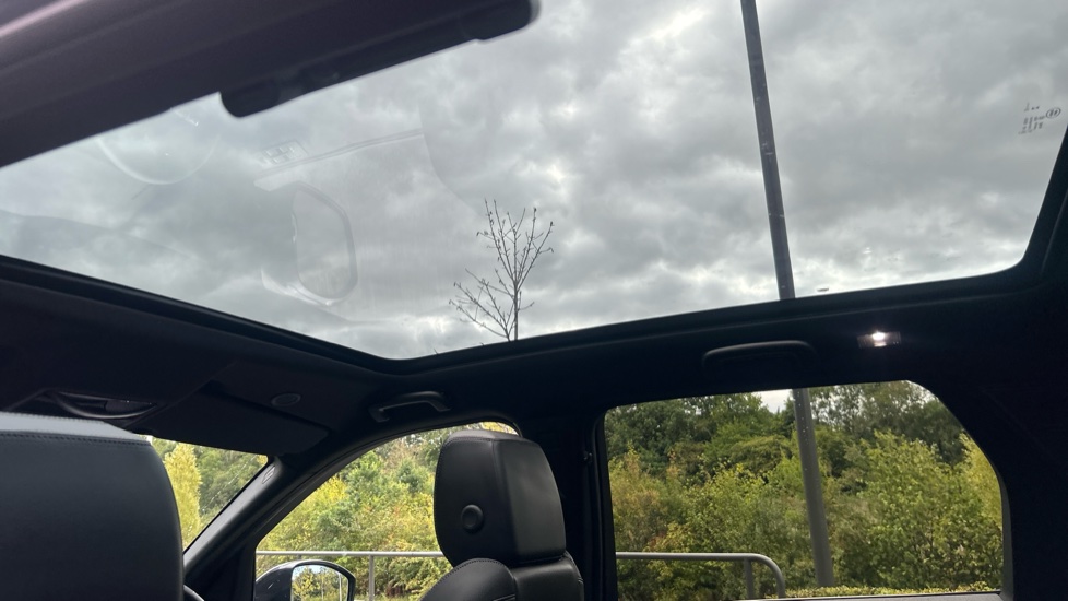 Land Rover Discovery Sport 2.0 D200 Dynamic SE 5dr Auto [7 Seat] Diesel Station Wagon - Image 34