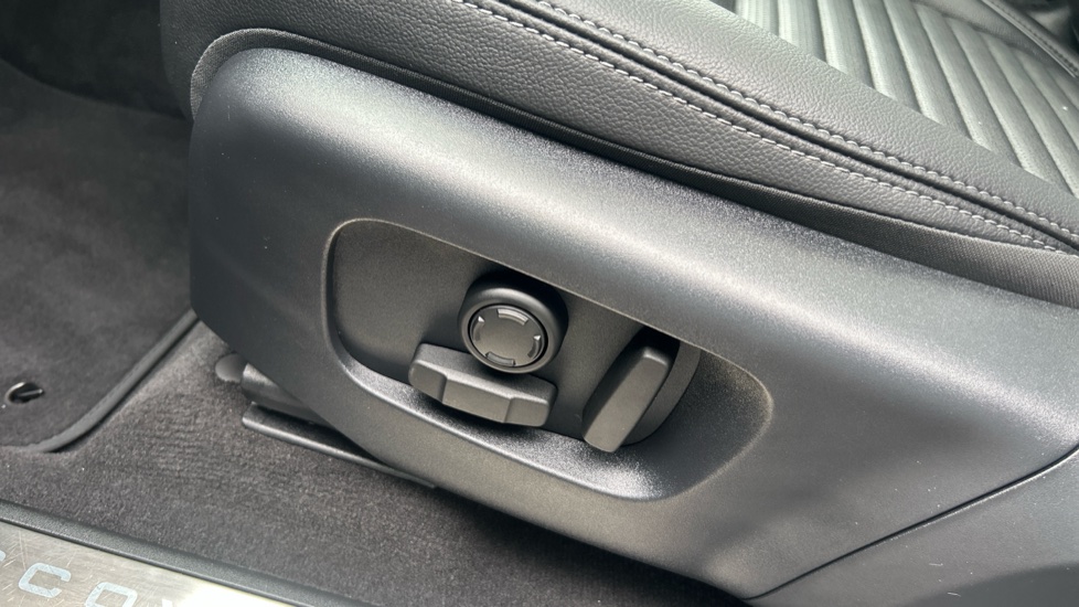 Land Rover Discovery Sport 2.0 D200 Dynamic SE 5dr Auto [7 Seat] Diesel Station Wagon - Image 35