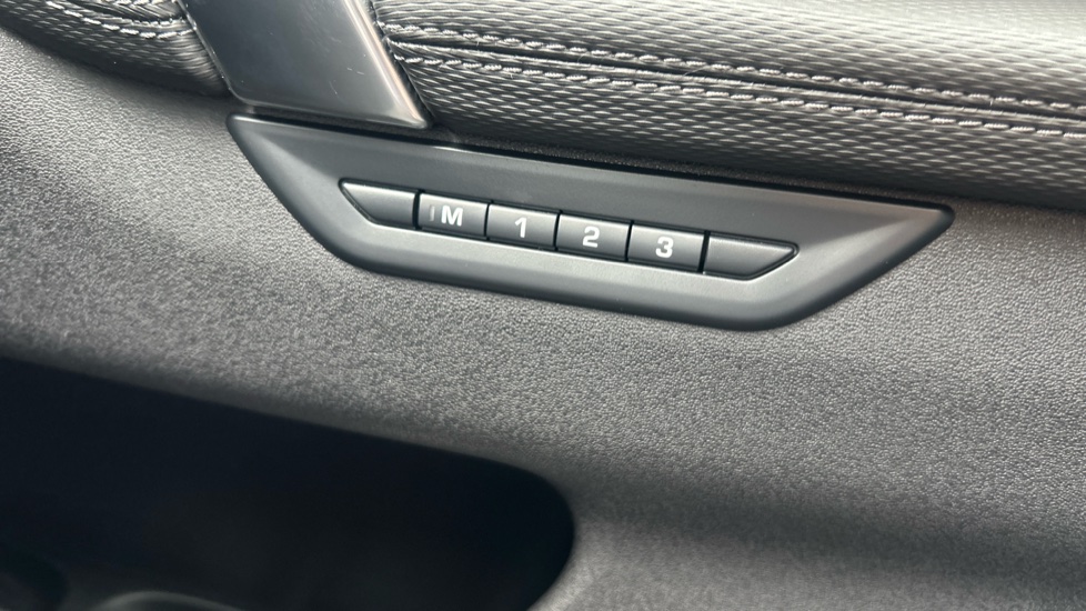 Land Rover Discovery Sport 2.0 D200 Dynamic SE 5dr Auto [7 Seat] Diesel Station Wagon - Image 48