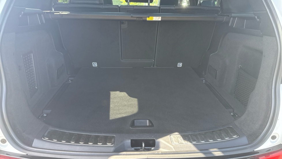 Land Rover Discovery Sport 1.5 P300e R-Dynamic SE 5dr Auto [5 Seat] Station Wagon - Image 33
