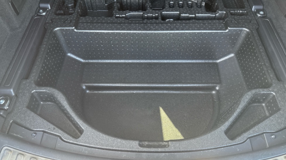 Land Rover Discovery Sport 1.5 P300e R-Dynamic SE 5dr Auto [5 Seat] Station Wagon - Image 34