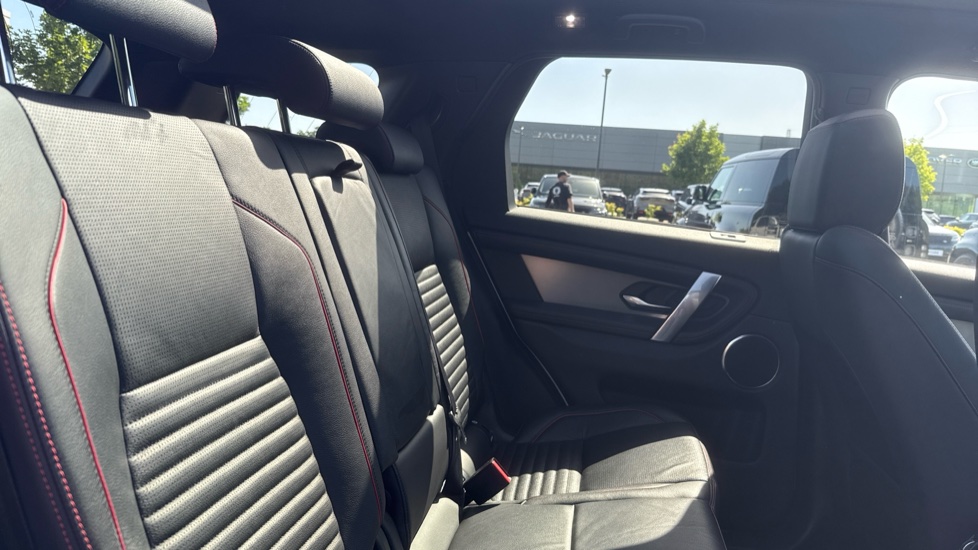 Land Rover Discovery Sport 1.5 P300e R-Dynamic SE 5dr Auto [5 Seat] Station Wagon - Image 37