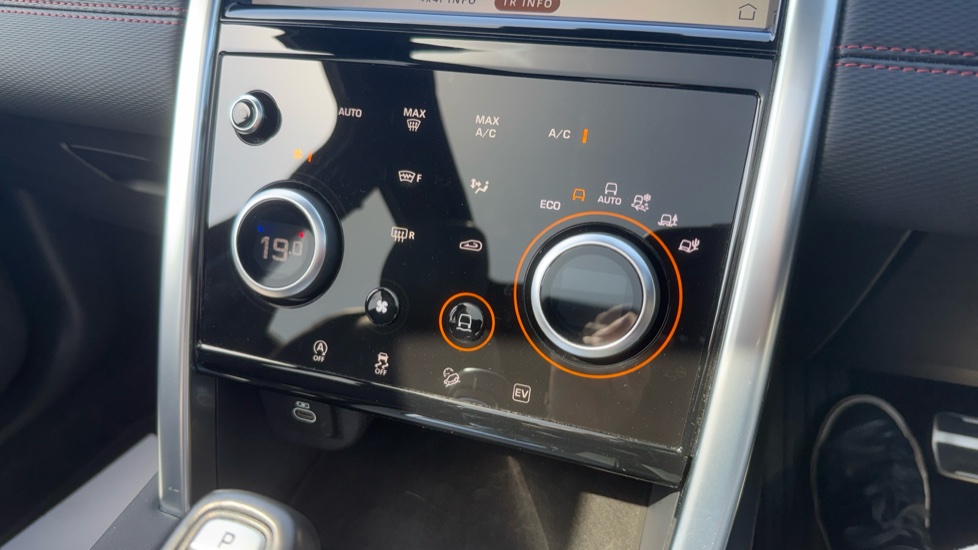 Land Rover Discovery Sport 1.5 P300e R-Dynamic SE 5dr Auto [5 Seat] Station Wagon - Image 56