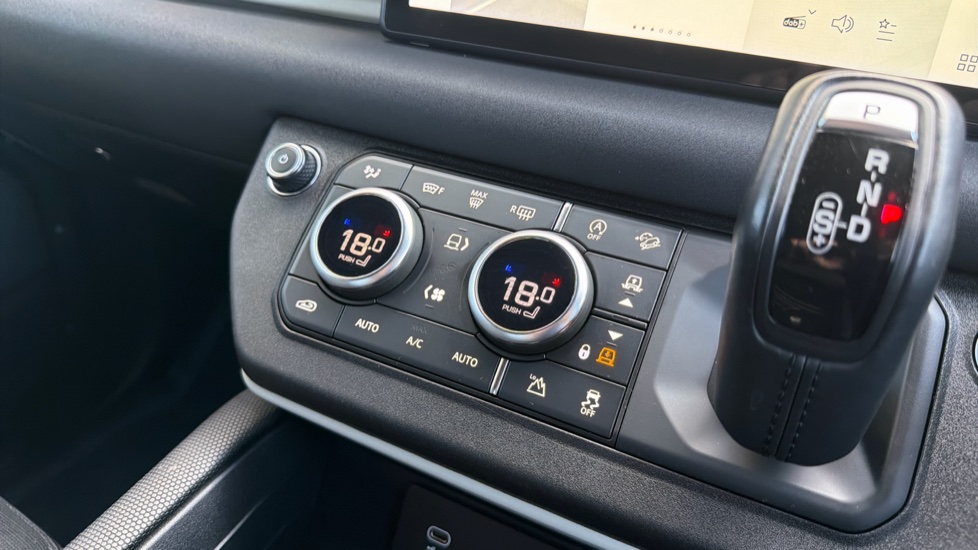 Land Rover Defender 3.0 D250 X-Dynamic S 110 5dr Auto [7 Seat] Diesel Estate - Image 25