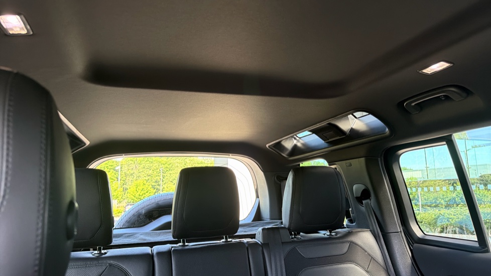 Land Rover Defender 3.0 D250 X-Dynamic S 110 5dr Auto [7 Seat] Diesel Estate - Image 39