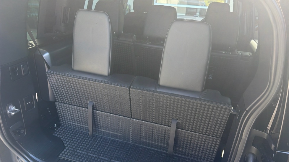 Land Rover Defender 3.0 D250 X-Dynamic S 110 5dr Auto [7 Seat] Diesel Estate - Image 48