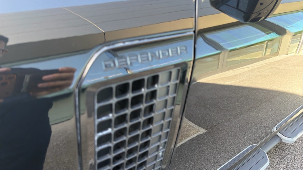 Land Rover Defender 3.0 D250 X-Dynamic S 110 5dr Auto [7 Seat] Diesel Estate - Image 55
