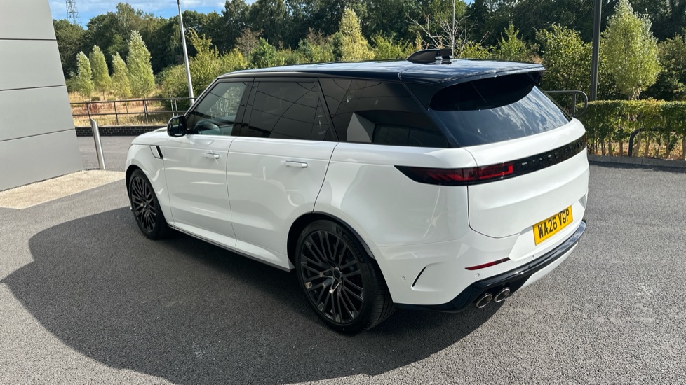 Land Rover Range Rover Sport 4.4 P635 V8 SV 5dr Auto Petrol Estate - Image 31