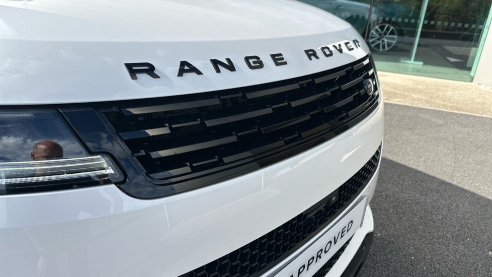 Land Rover Range Rover Sport 4.4 P635 V8 SV 5dr Auto Petrol Estate - Image 35