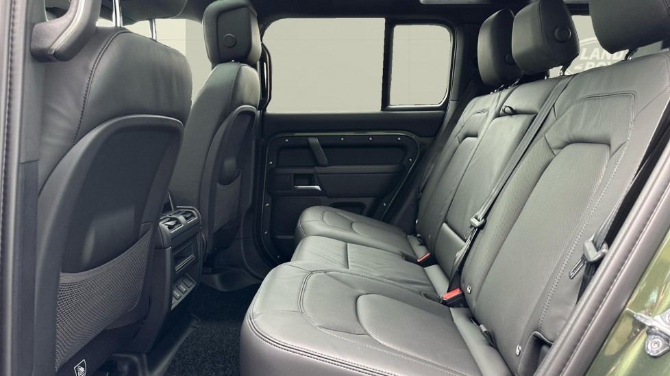 Land Rover Defender 3.0 D250 X-Dynamic HSE 110 5dr Auto Diesel Estate - Image 4