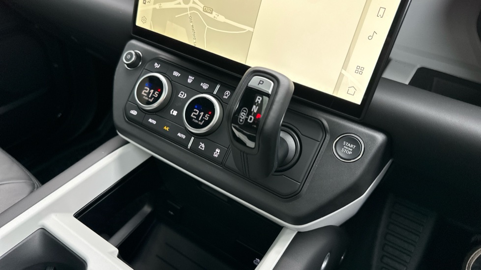 Land Rover Defender 3.0 D250 X-Dynamic HSE 110 5dr Auto Diesel Estate - Image 13