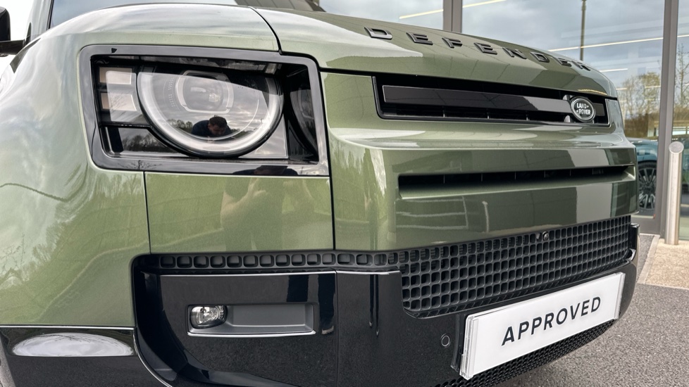 Land Rover Defender 3.0 D250 X-Dynamic HSE 110 5dr Auto Diesel Estate - Image 21