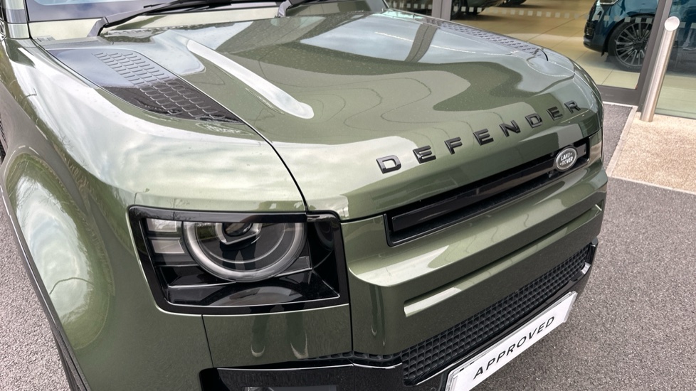 Land Rover Defender 3.0 D250 X-Dynamic HSE 110 5dr Auto Diesel Estate - Image 22