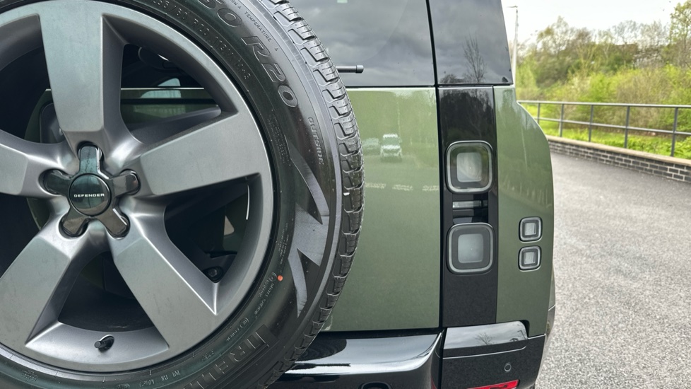 Land Rover Defender 3.0 D250 X-Dynamic HSE 110 5dr Auto Diesel Estate - Image 26