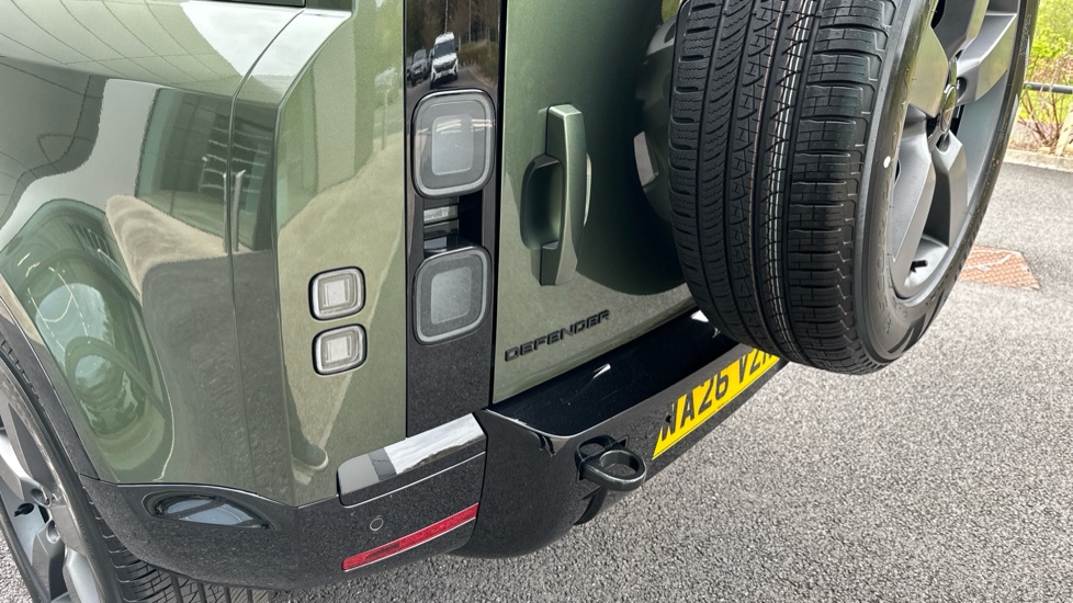 Land Rover Defender 3.0 D250 X-Dynamic HSE 110 5dr Auto Diesel Estate - Image 27