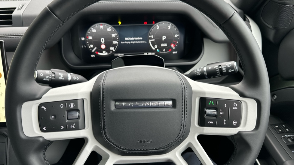 Land Rover Defender 3.0 D250 X-Dynamic HSE 110 5dr Auto Diesel Estate - Image 37