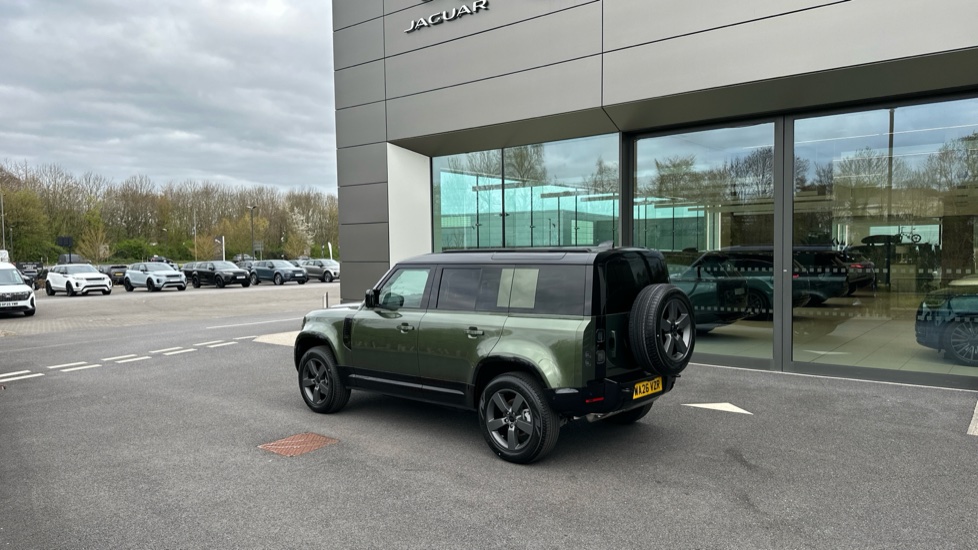 Land Rover Defender 3.0 D250 X-Dynamic HSE 110 5dr Auto Diesel Estate - Image 47